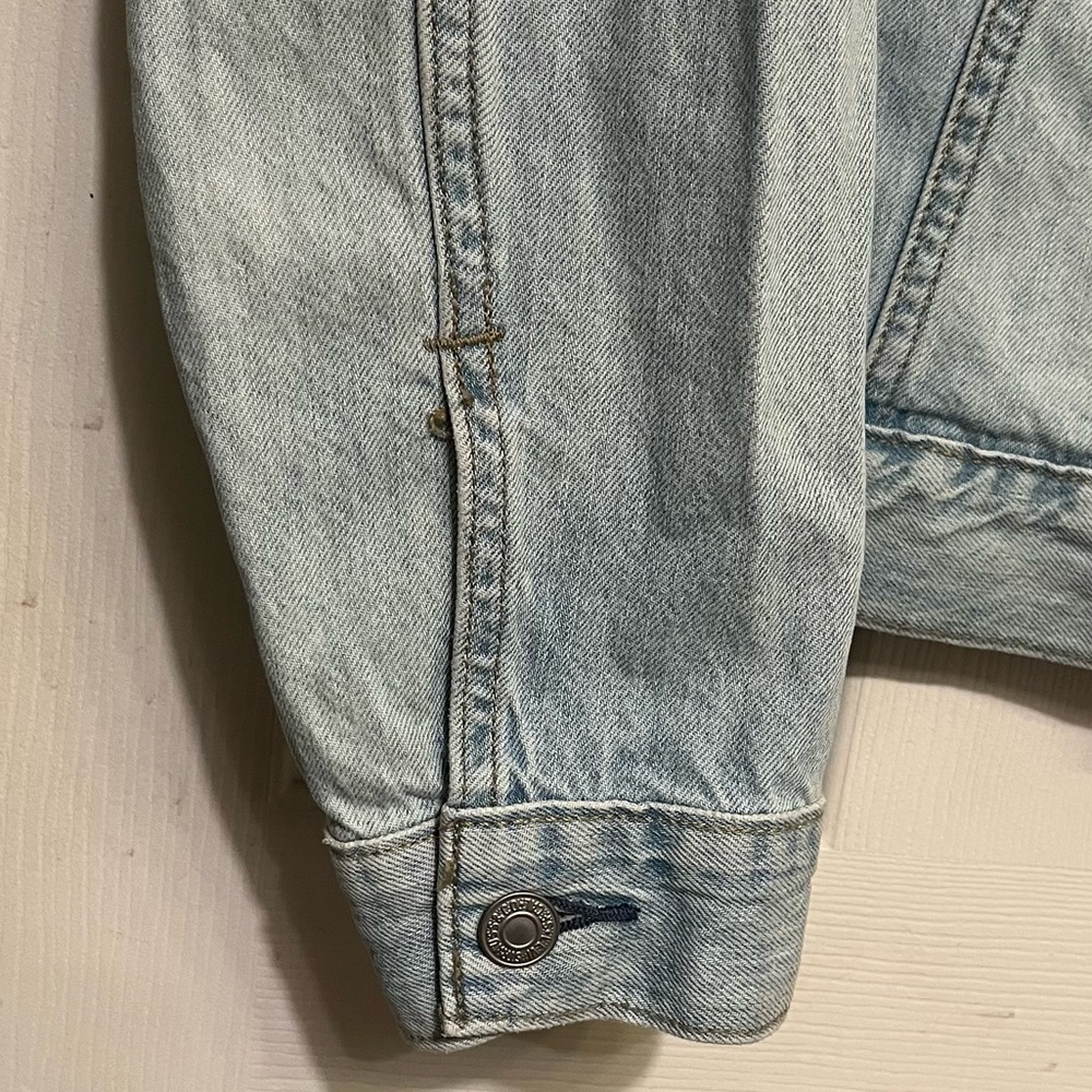 Levi’s Trucker Jacket Light Wash Women’s EUC Suze Medium - Picture 6 of 6